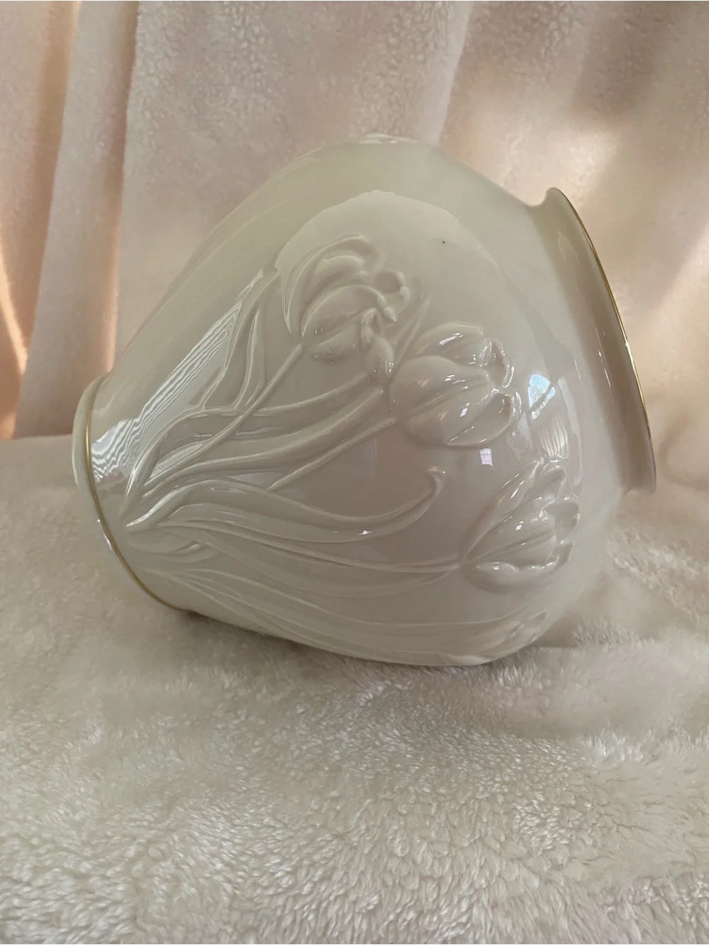 Gorgeous Lenox Cream Tulip Embossed Ceramic Vase with Gold Trim